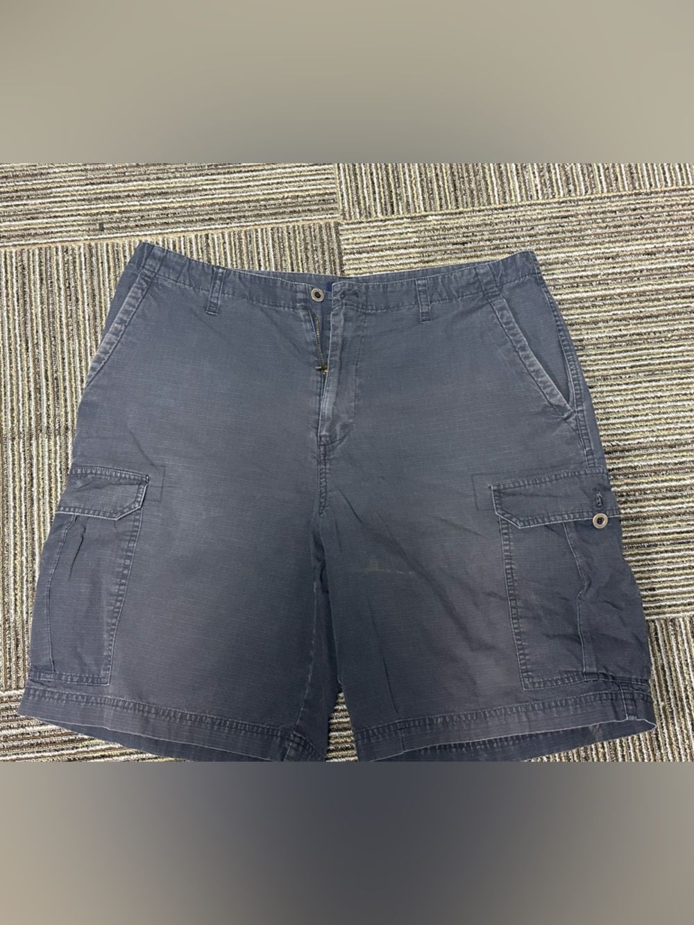 Men’s club room 36 inch waist weathered blue shorts